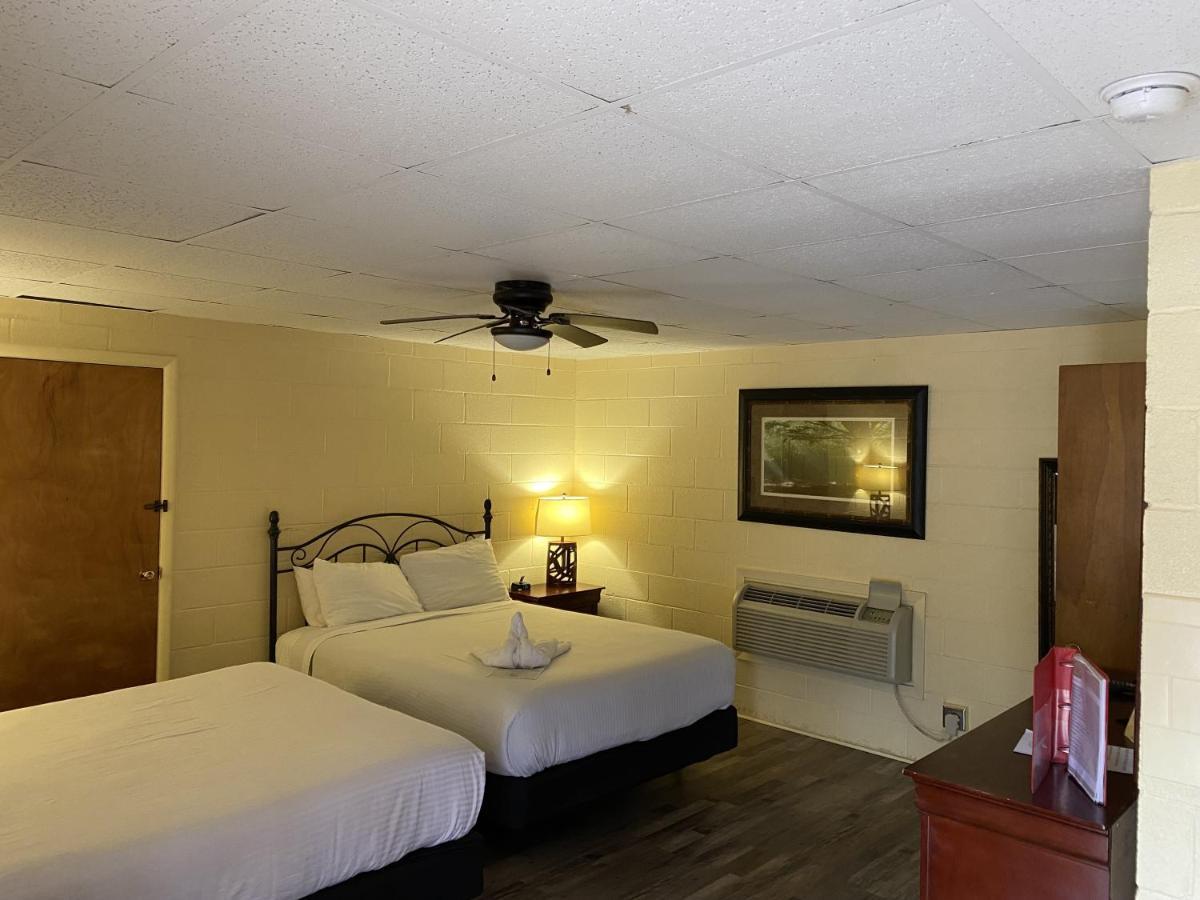 Ji10, A Queen Guest Room At The Joplin Inn, At The Entrance To Mountain Harbor Resort Hotel Room Mount Ida 外观 照片